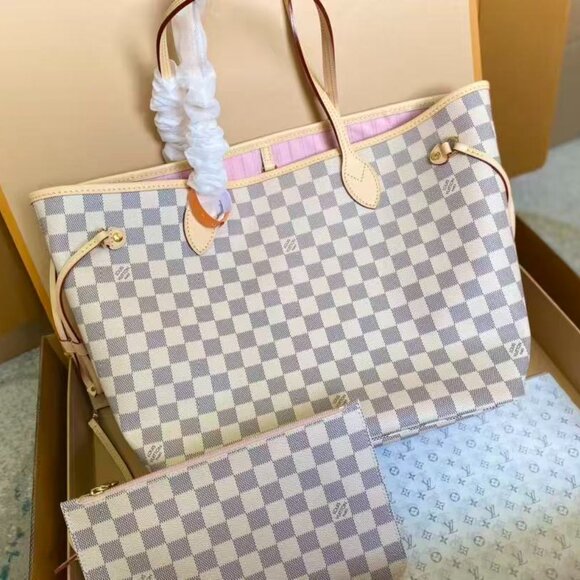 Classic Louis Vuitton Bag: A Stylish and Versatile Choice for Elegance - Picture 1 of 6